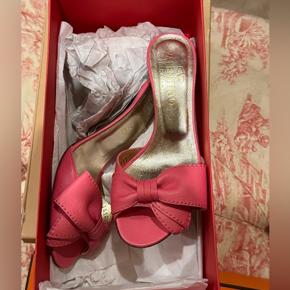 Valentino Garavani Sandals - Picture 4 of 7